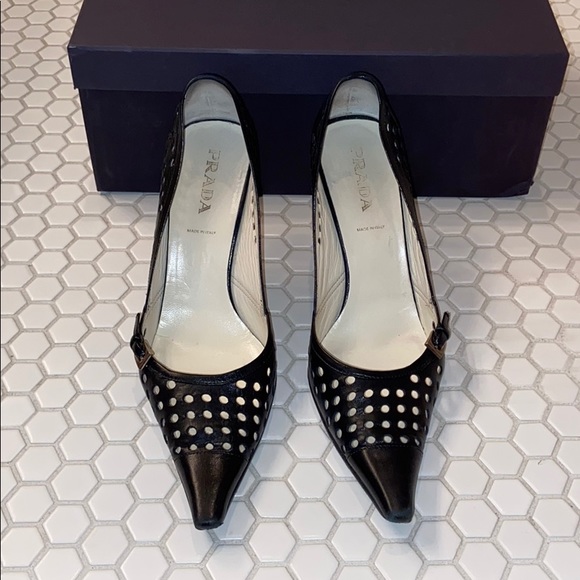 Low Prada heels. - Picture 2 of 6